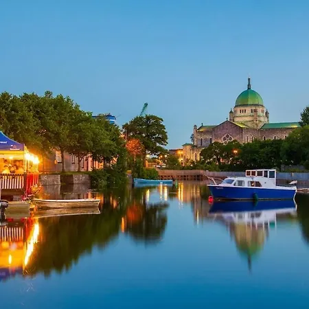 Charming Canal-view In Galways Cultural Heart *