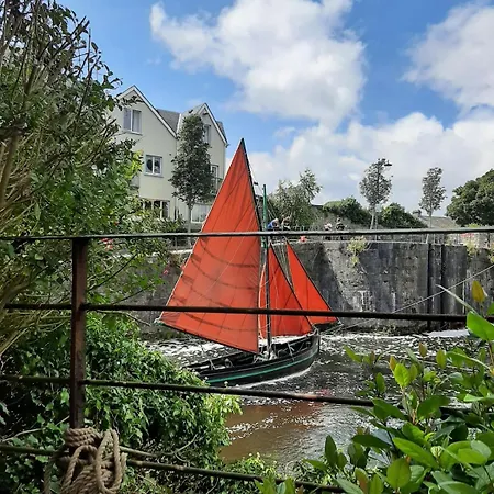 Charming Canal-view In Galways Cultural Heart Apartmán Galway