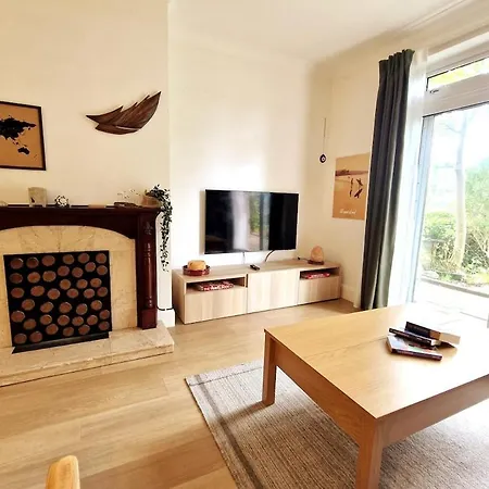 Charming Canal-view In Galways Cultural Heart Apartman *