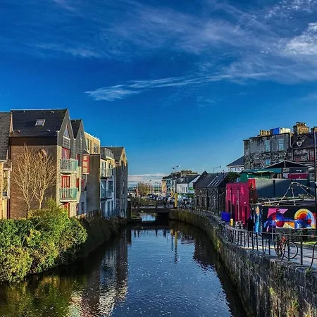 Charming Canal-view In Galways Cultural Heart Apartman *