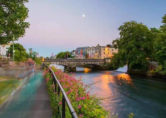 Appartement Charming Canal-view In Galways Cultural Heart *