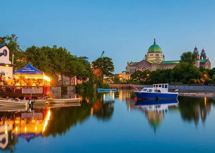 Charming Canal-view In Galways Cultural Heart *